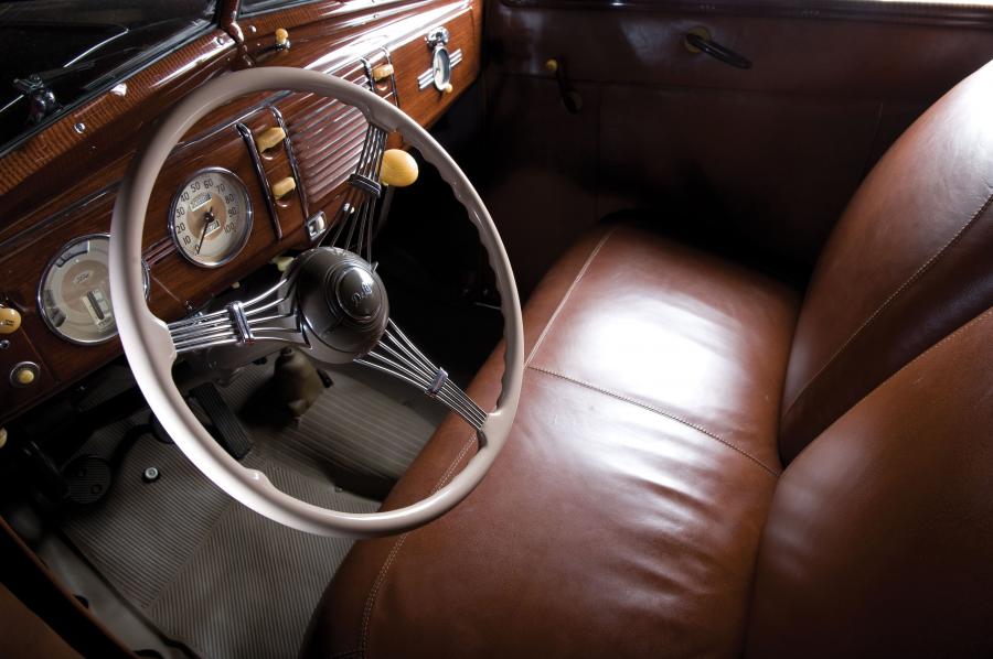  Ford DeLuxe Convertible Coupe 1939 года  (фото 5 из 6)